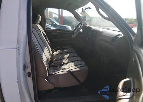 2000 Toyota Tundra z USA, uszkodzony, nr VIN 5TBJN3210YS071696
